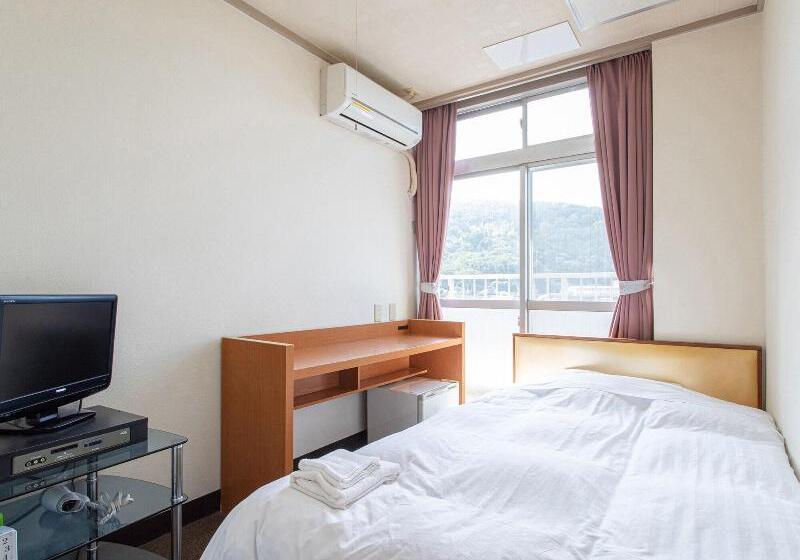 غرفة قياسية فردية, Tsuru Sendai