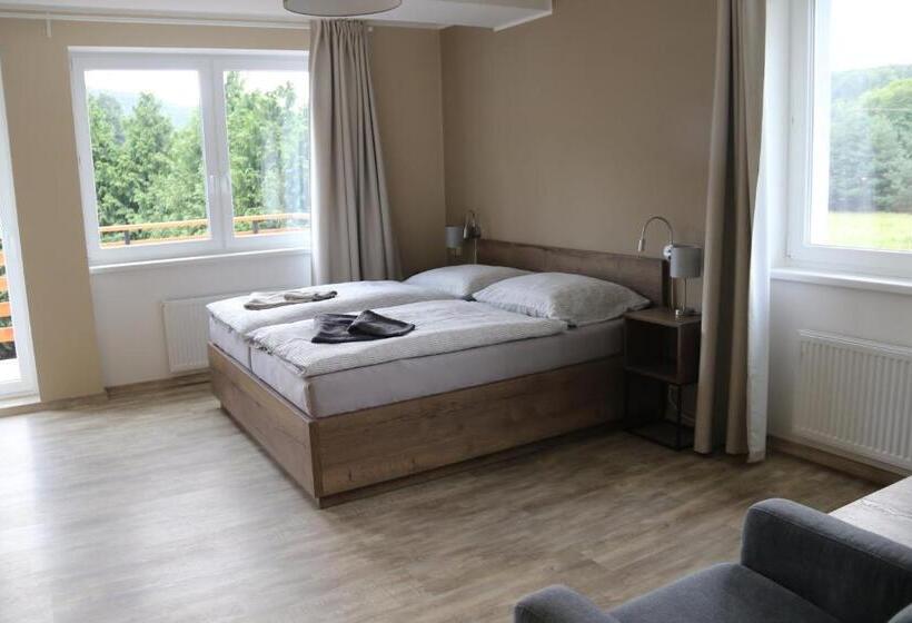 带阳台套房, Apartmány Lama