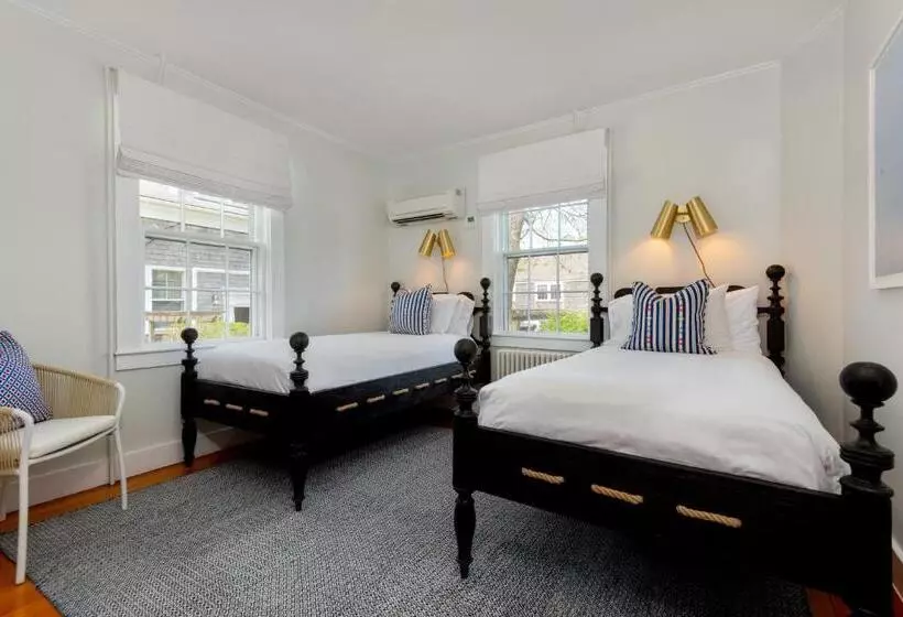 سوئیت جونیور با چشم‌انداز باغ, Nantucket Periwinkle