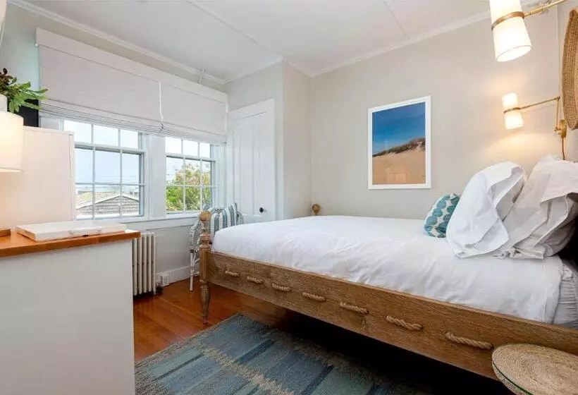 سوئیت جونیور با چشم‌انداز باغ, Nantucket Periwinkle