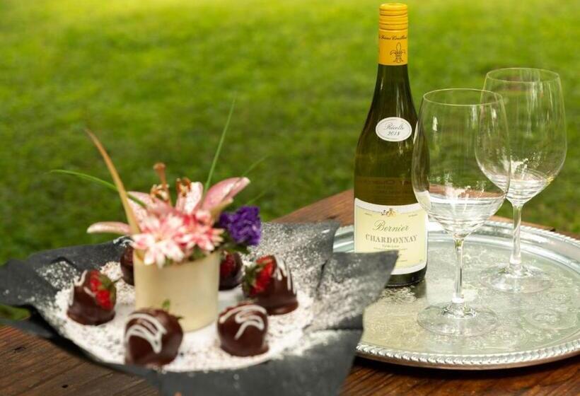 Suite Pool View, Prospect Hill Inn & Restaurant