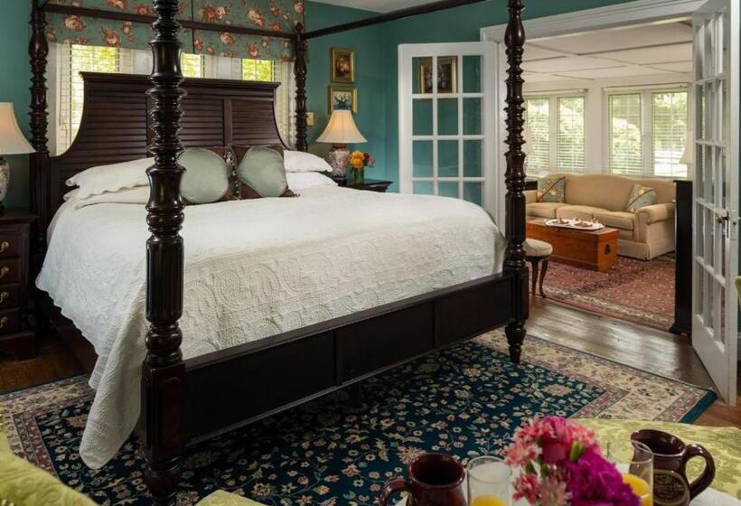 Suite with Balcony, Prospect Hill Inn & Restaurant