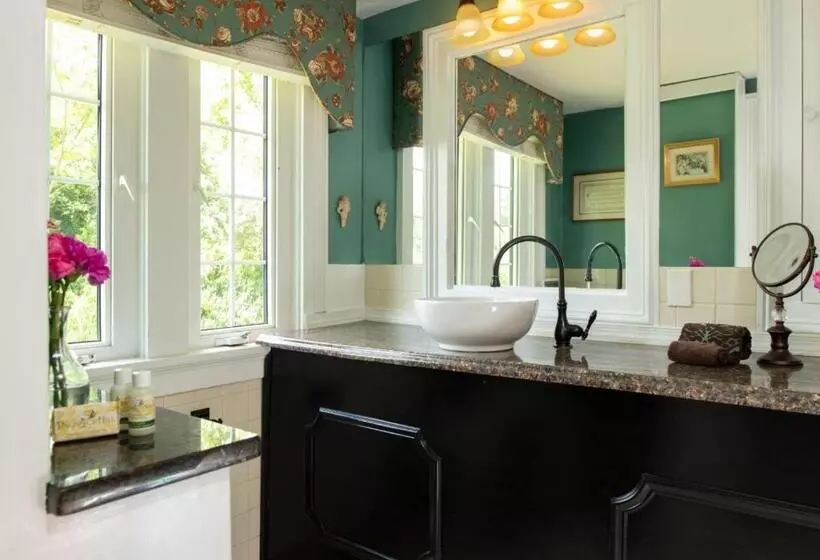 Suite with Balcony, Prospect Hill Inn & Restaurant