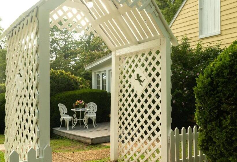 Suite with Balcony, Prospect Hill Inn & Restaurant