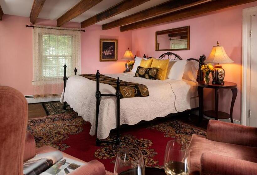 Deluxe Suite King Bed, Prospect Hill Inn & Restaurant