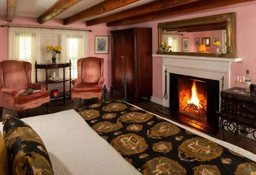 Deluxe Suite King Bed, Prospect Hill Inn & Restaurant