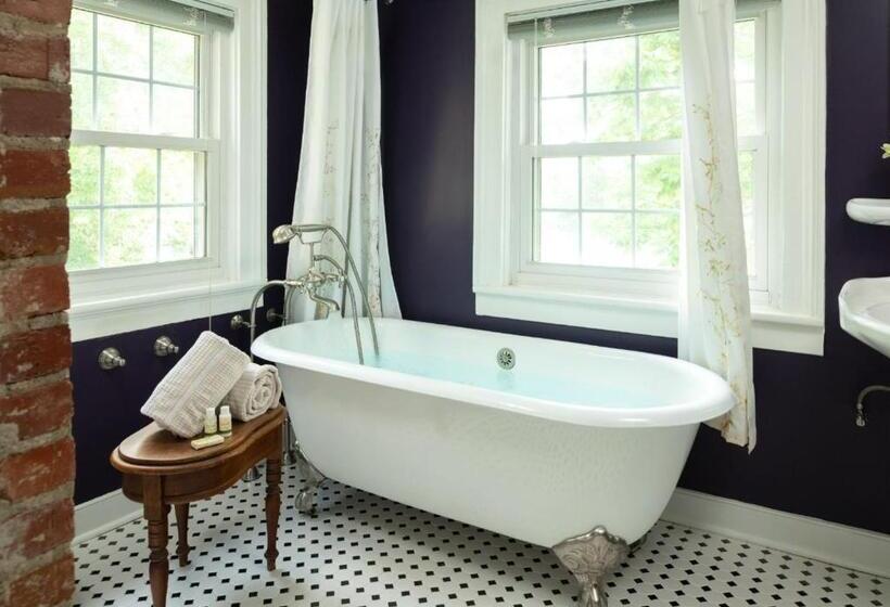 Deluxe Room, Prospect Hill Inn & Restaurant