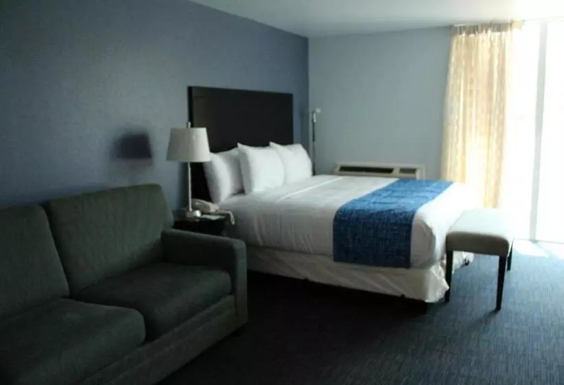 キングサイズベッドのスタンダードルーム, Travelodge By Wyndham Water S Edge Hotel   Racine