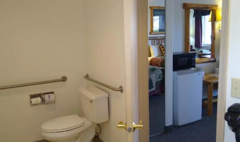 デラックスの4人部屋, Ponderosa Motel