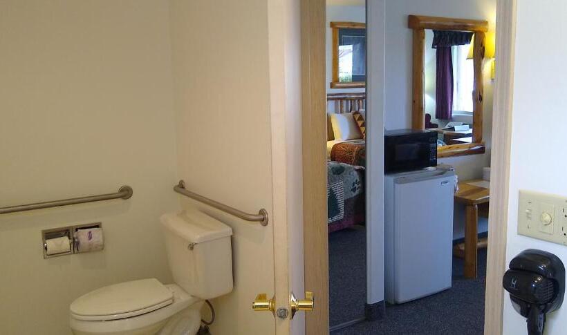 غرفة ديلوكس رباعية, Ponderosa Motel