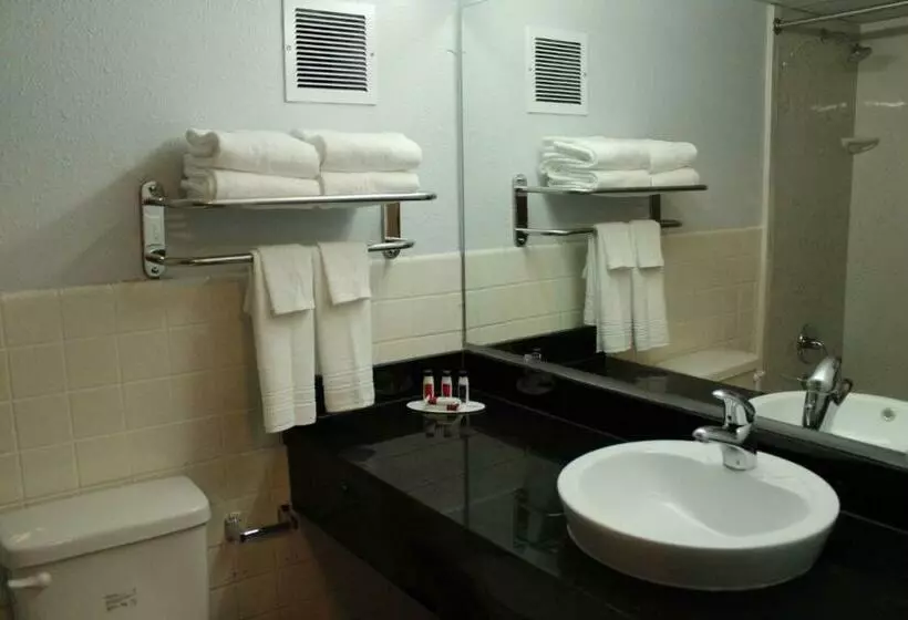 スタンダードルーム, Travelodge By Wyndham Water S Edge Hotel   Racine