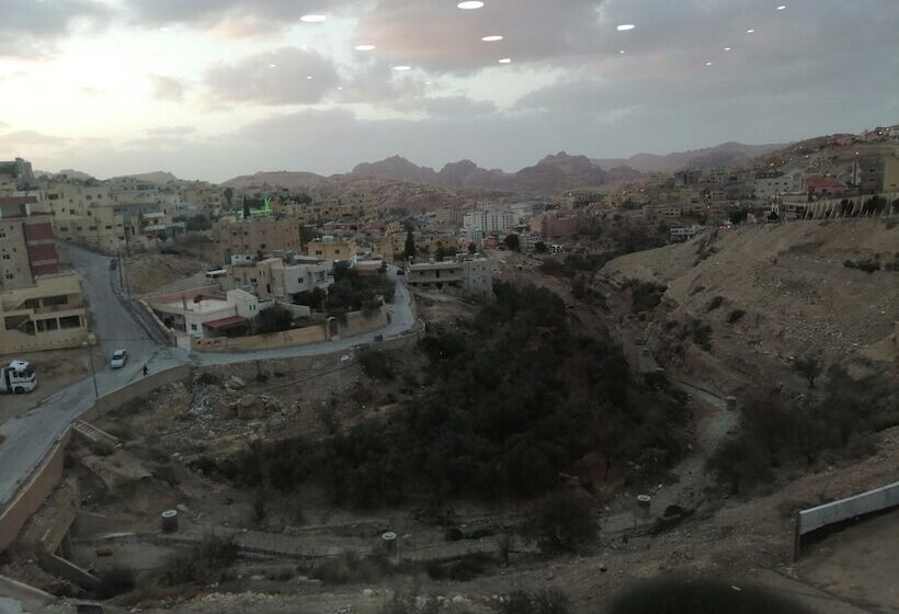 اتاق استاندارد سه نفره, Petra Sofsaf