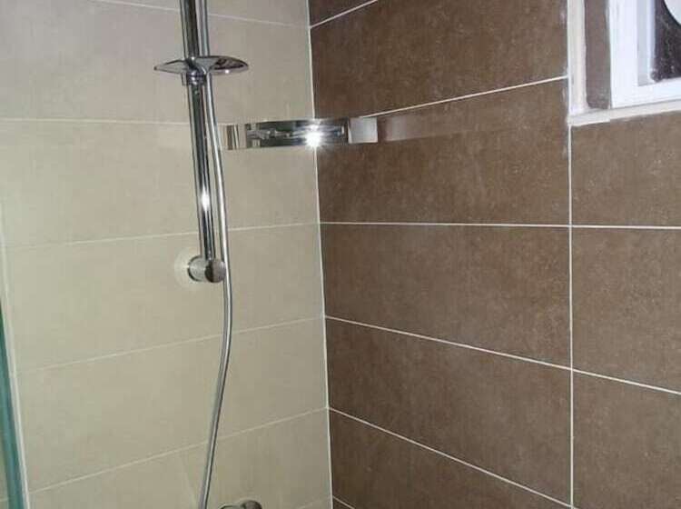 اتاق استاندارد سه نفره, Petra Sofsaf