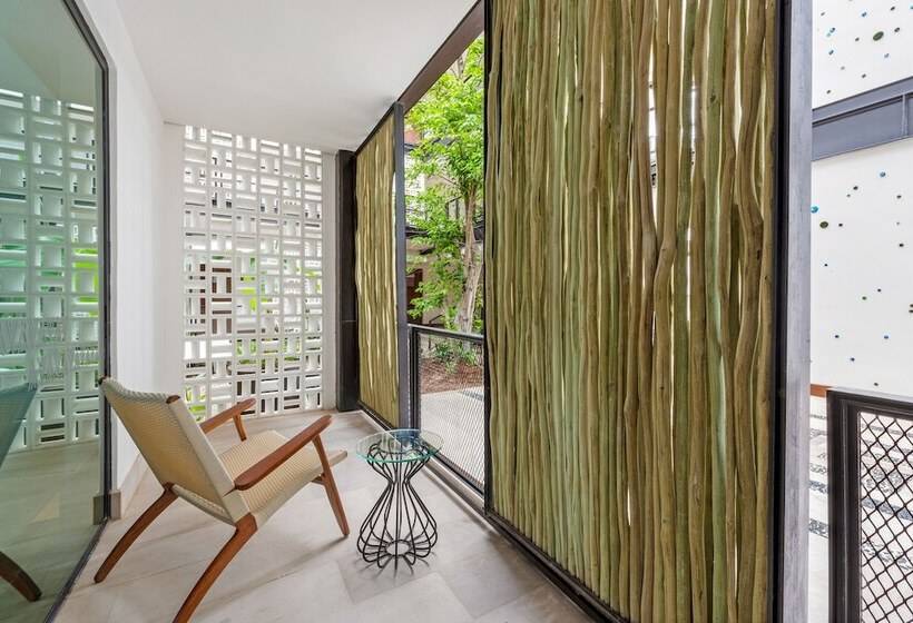 سوییت جونیور, Wayam Mundo Imperial