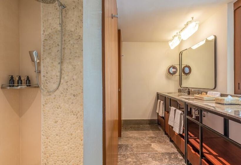 سوئیت مستر, Wayam Mundo Imperial