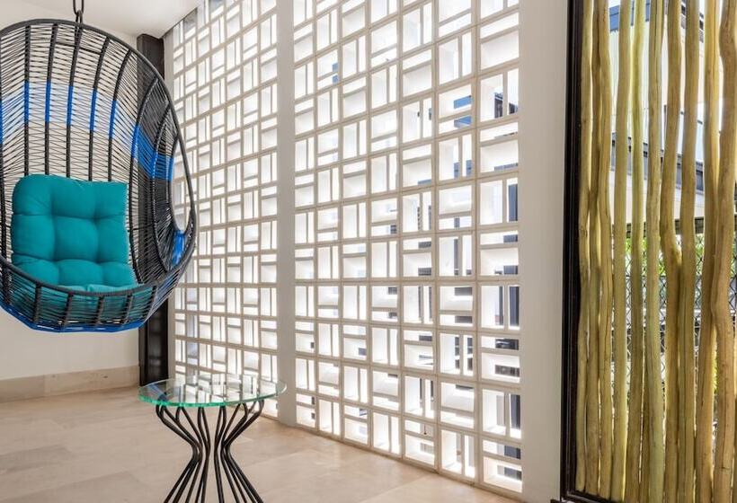 سوئیت مستر, Wayam Mundo Imperial