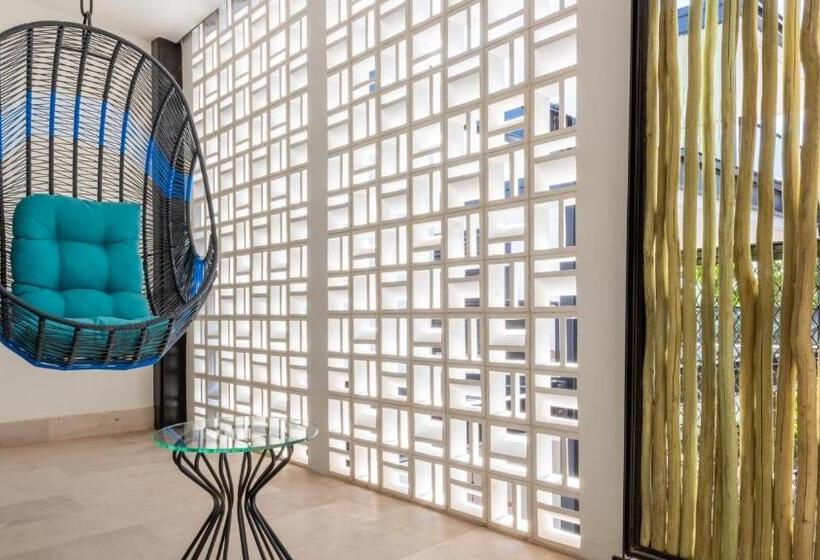 سوئیت مستر, Wayam Mundo Imperial