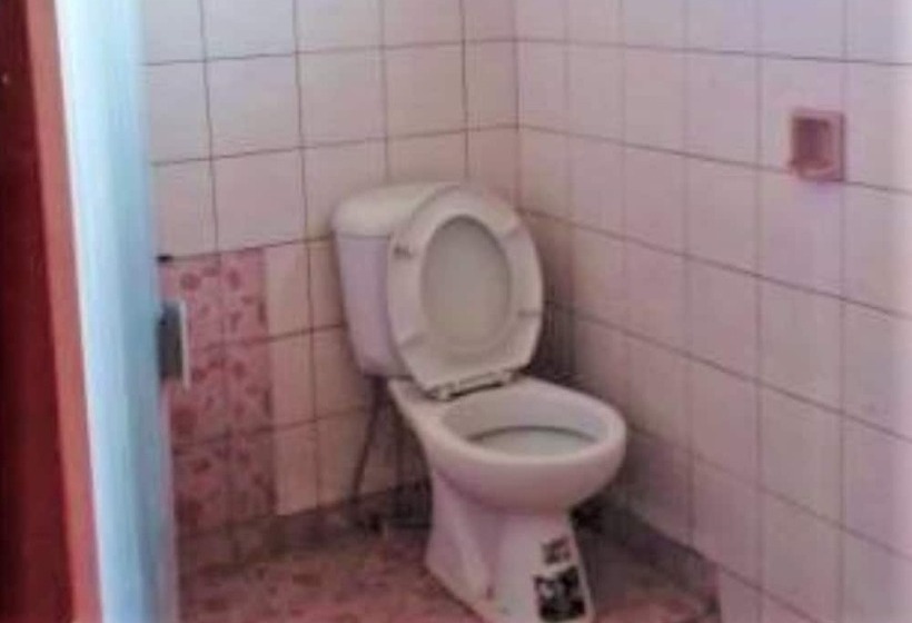 Deluxe Rum, Wisma & Kantin Amanda