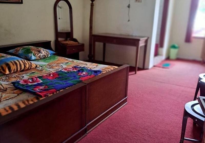 Deluxe Rum, Wisma & Kantin Amanda