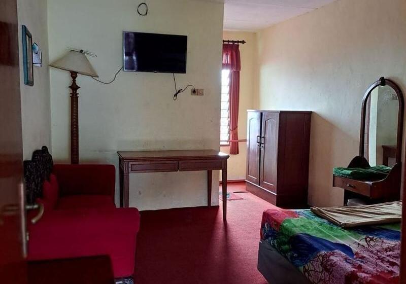 Deluxe Rum, Wisma & Kantin Amanda