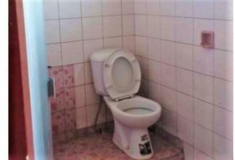 Deluxe Rum, Wisma & Kantin Amanda