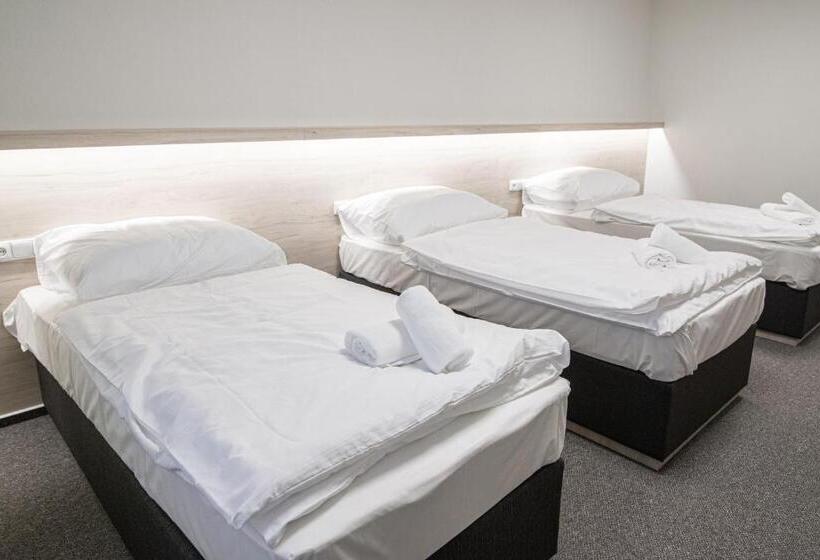 Четырехместный Номер Стандарт, Garni Hotel Roušarka
