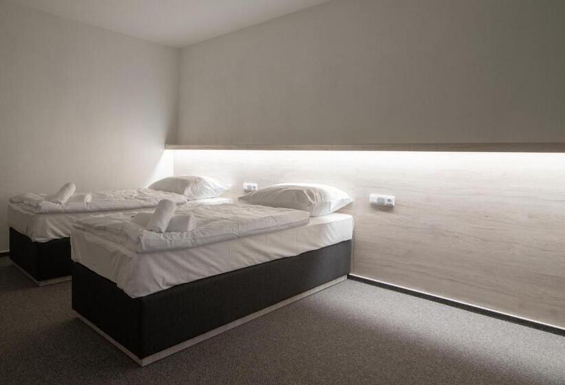 غرفة قياسية رباعية, Garni Hotel Roušarka