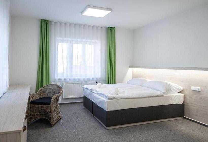 Семейный Номер, Garni Hotel Roušarka