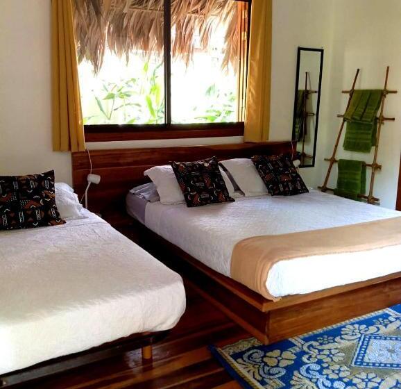 Номер Стандарт Вид на Бассейн, Black Bamboo B&b