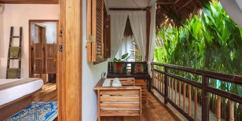 Standard-huone Allasnäkymä, Black Bamboo B&b