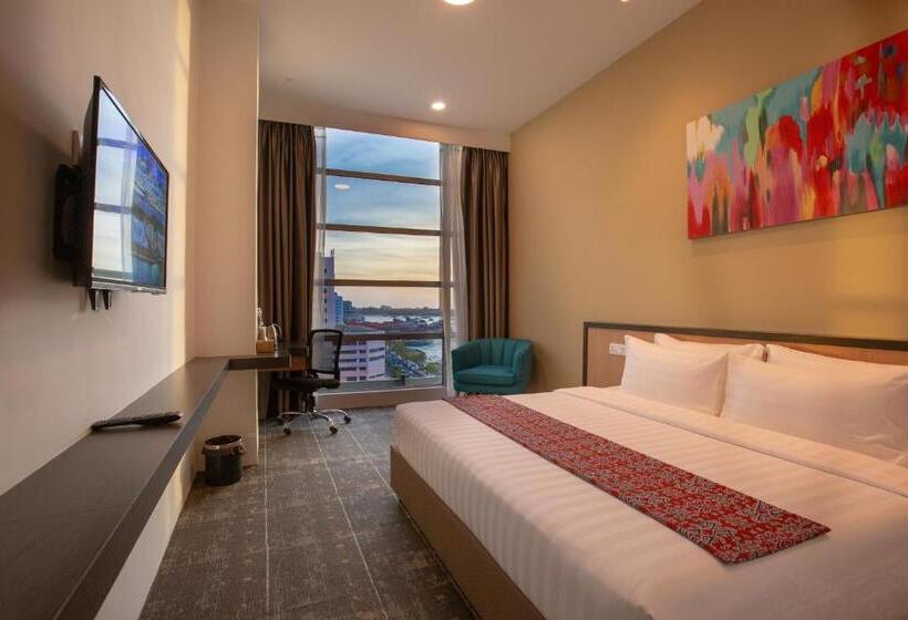 Quarto Familiar Executivo, 7 Suria