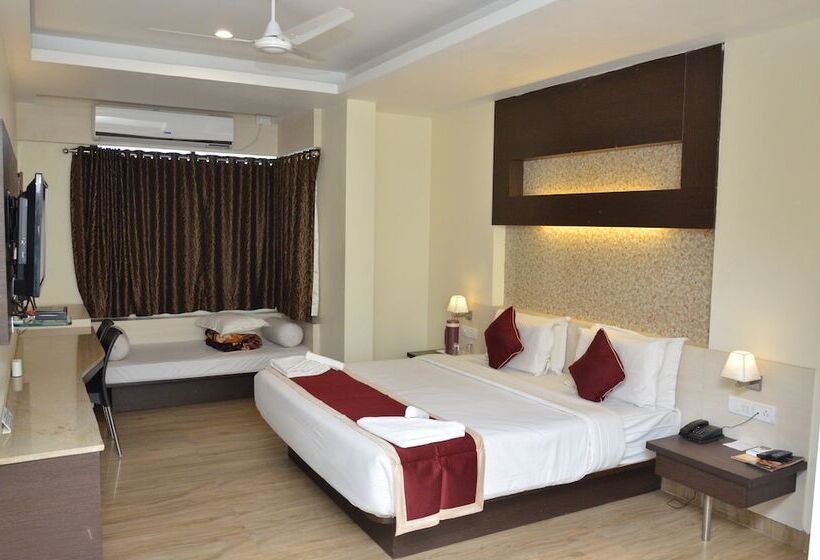 سوییت لوکس, Adarsha Palace