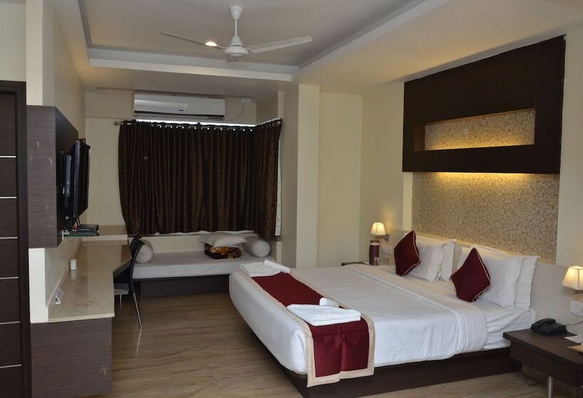 سوییت لوکس, Adarsha Palace