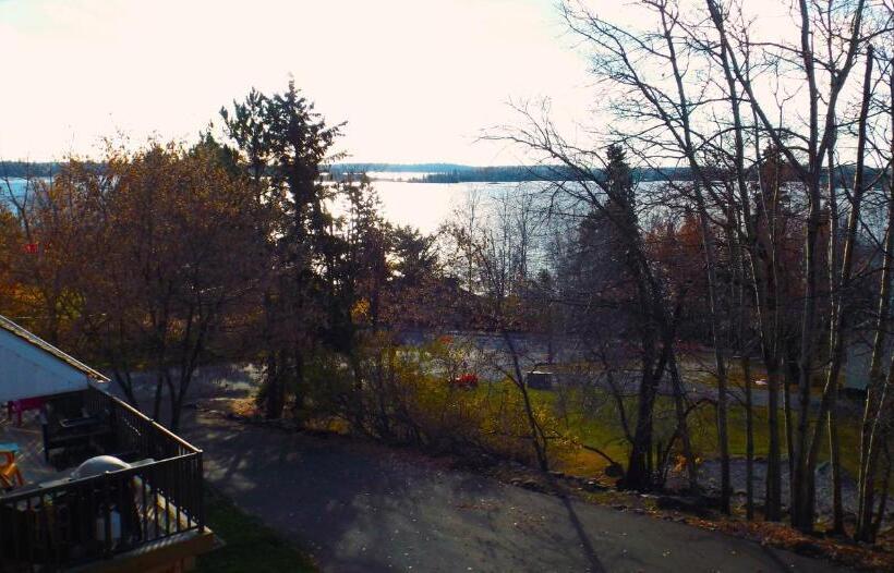 جناح, Timberland Inn