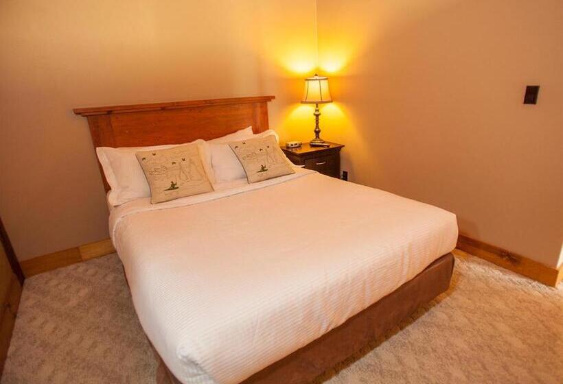 جناح مزود بجاكوزى, Timberland Inn