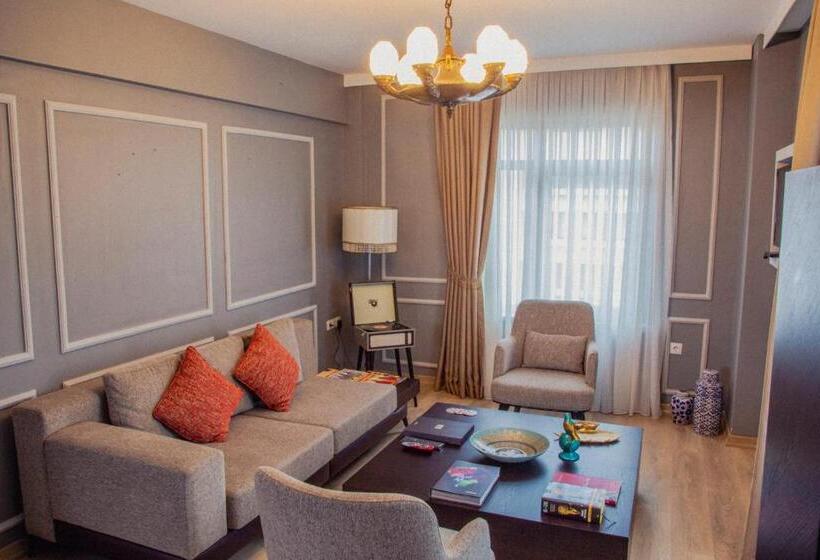 سوئیت با تخت بزرگ, Atlas