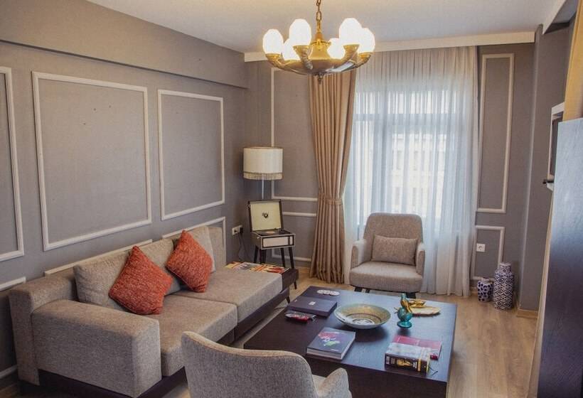 سوئیت با تخت بزرگ, Atlas