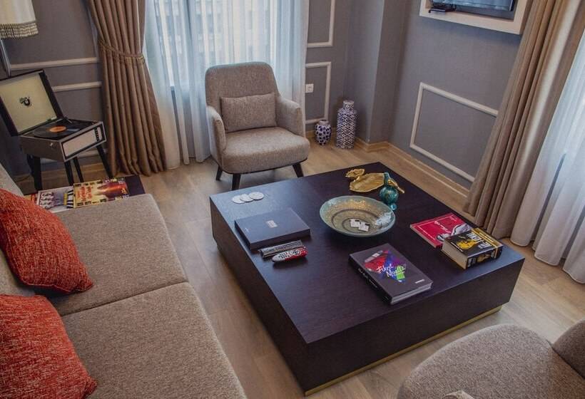 سوئیت با تخت بزرگ, Atlas