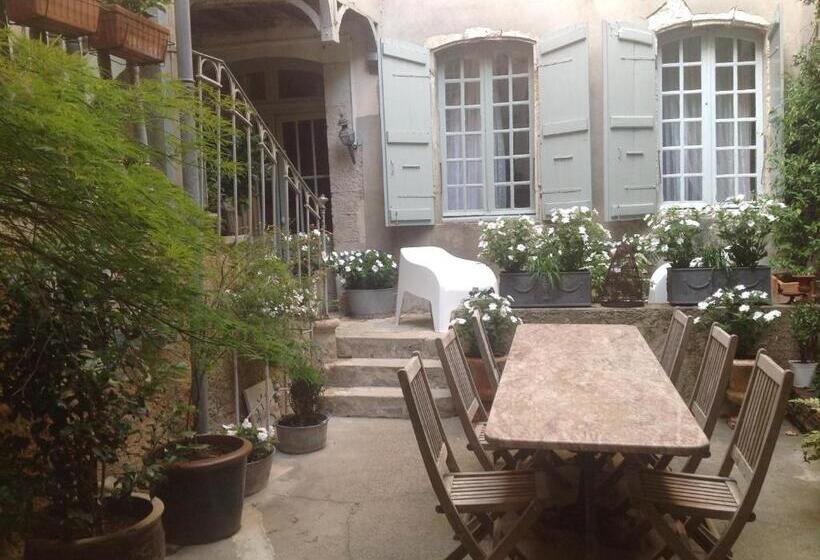 اتاق استاندارد, Les Chambres De L Horloge
