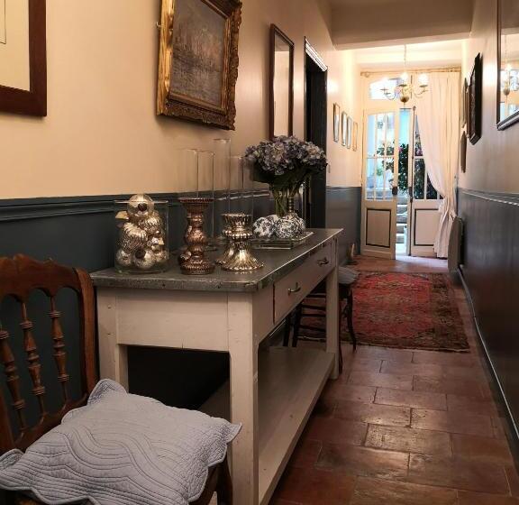 스위트, Les Chambres De L Horloge