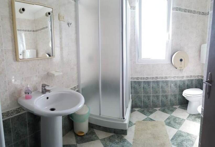 バス共有のスタンダードルーム, La Caravella