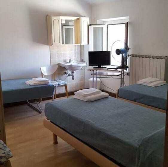 バスルーム共有のトリプルスタンダード, La Caravella