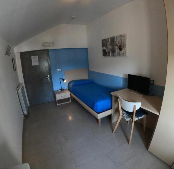 バスルーム共有のシングルスタンダード, La Caravella