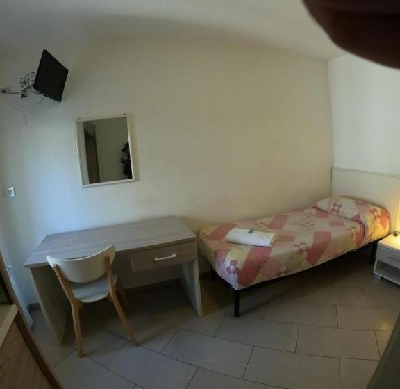 バスルーム共有のシングルスタンダード, La Caravella