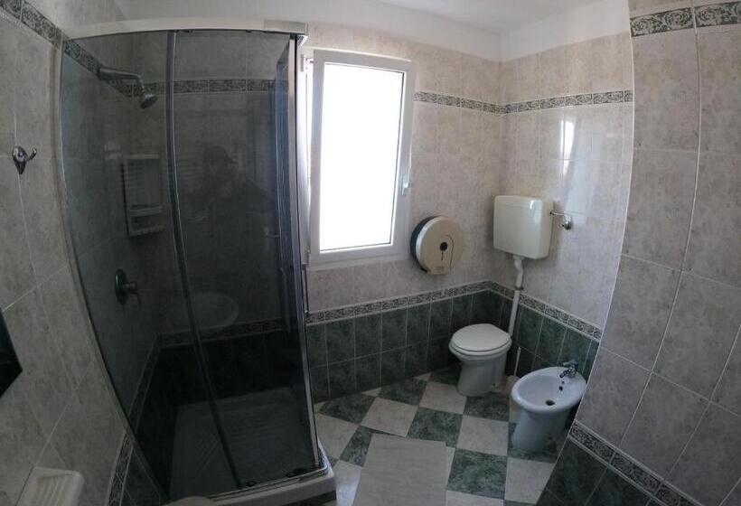 バスルーム共有のシングルスタンダード, La Caravella