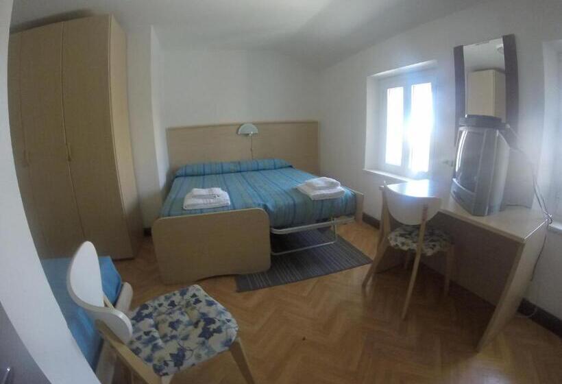 バスルーム共有のトリプルスタンダード, La Caravella