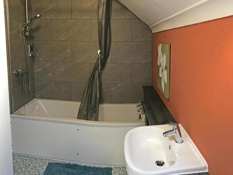 Номер Стандарт, Maesyfelin Isaf B&b