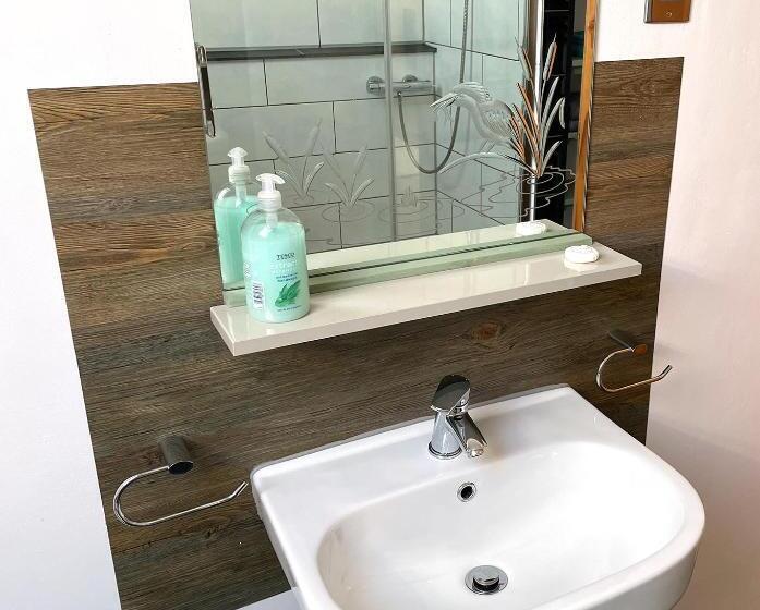 带大床的标准间, Maesyfelin Isaf B&b