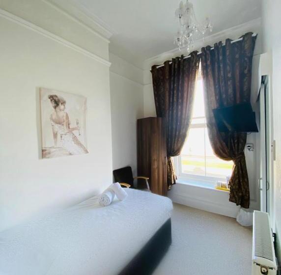 اتاق استاندارد یک نفره با چشمانداز دریا, Four Oaks