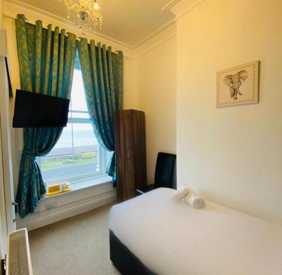 اتاق استاندارد یک نفره با چشمانداز دریا, Four Oaks